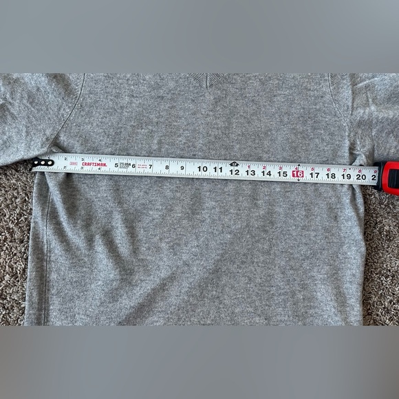 UNIQLO wool and silk V-neck sweater, size M, light grey - Picture 6 of 8